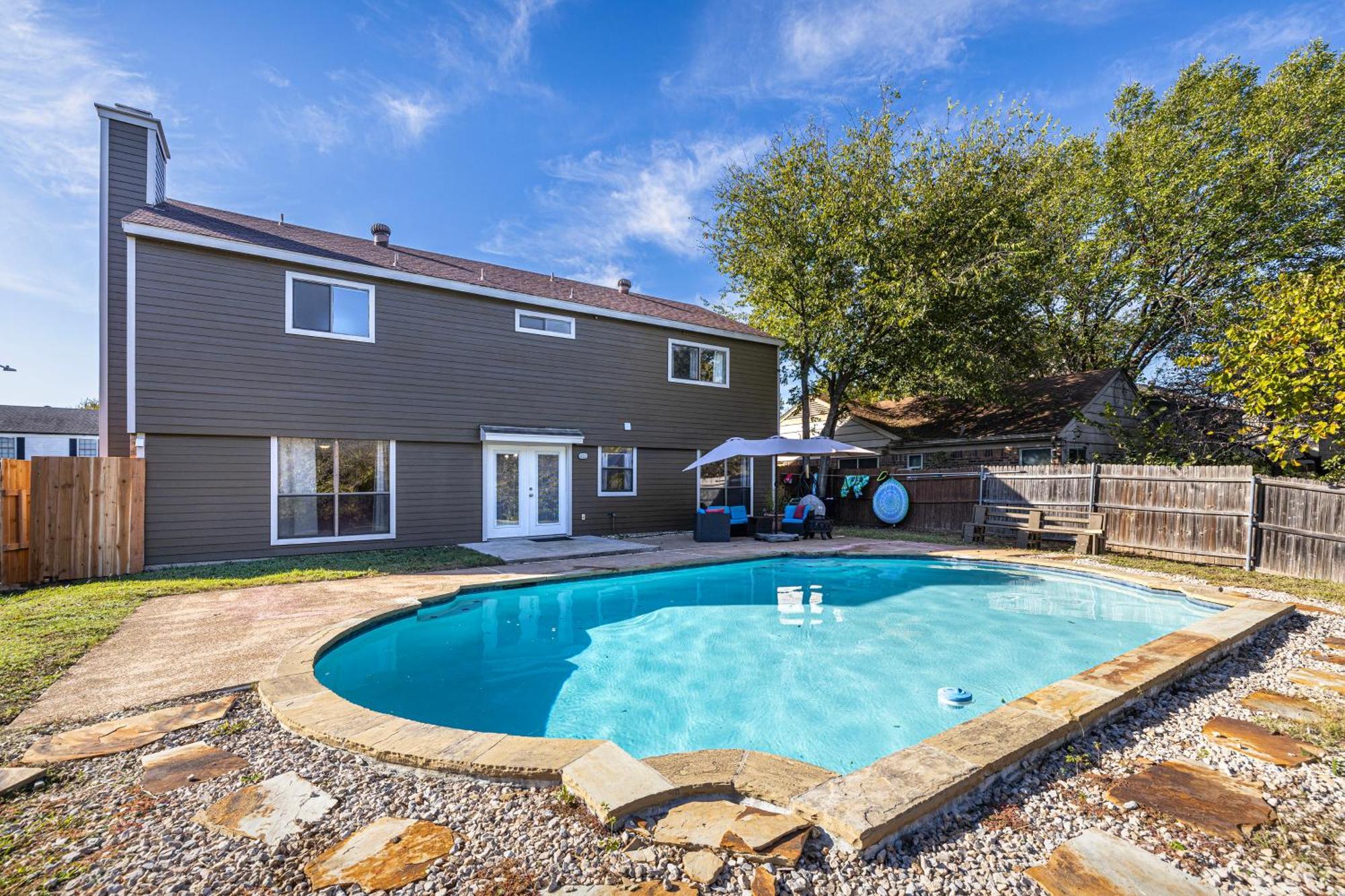 Spacious 4br With Pool Bbq & Games Holiday home